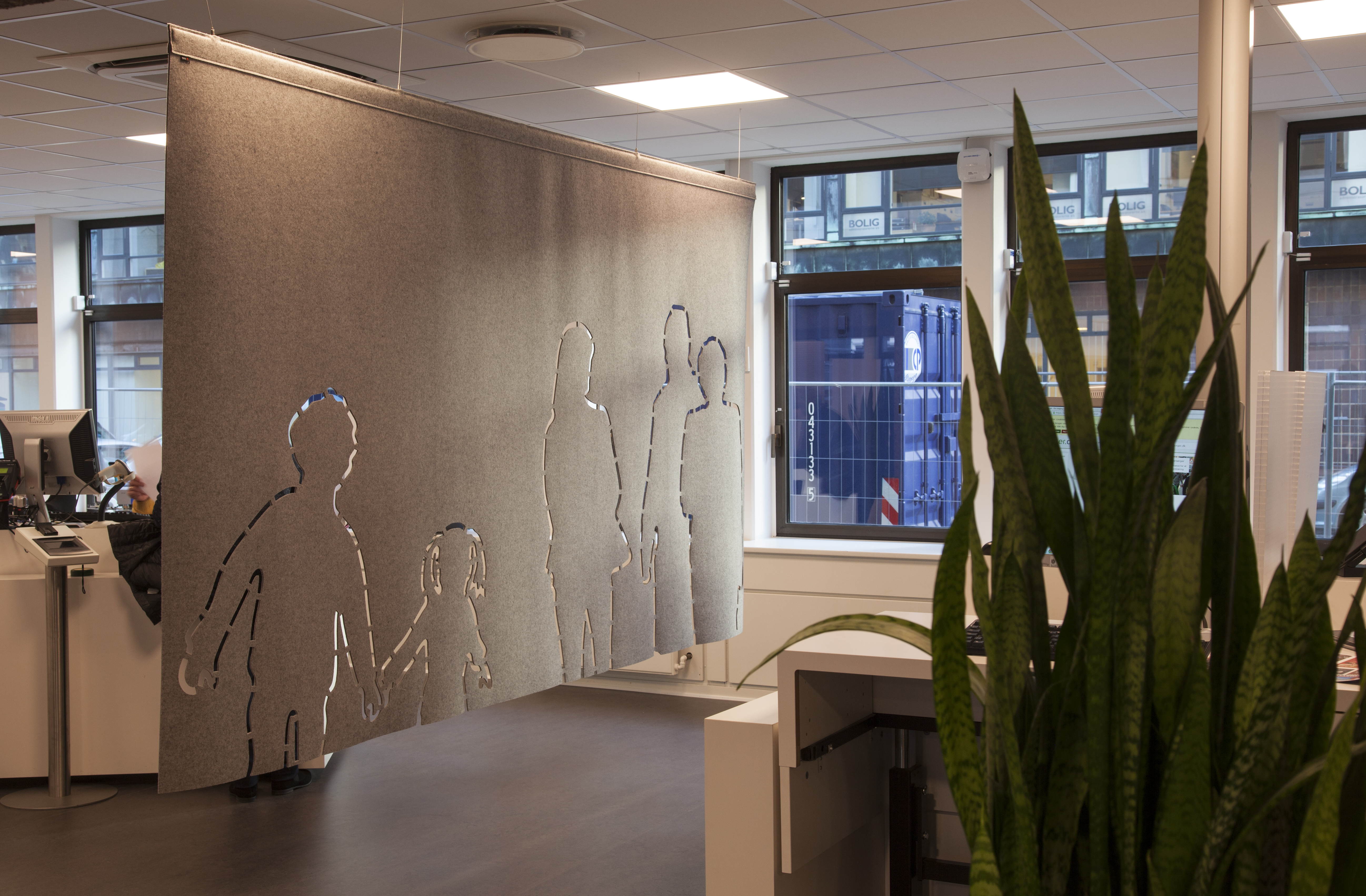 CoverSingle rumafskærmning i filt ophængt med wire